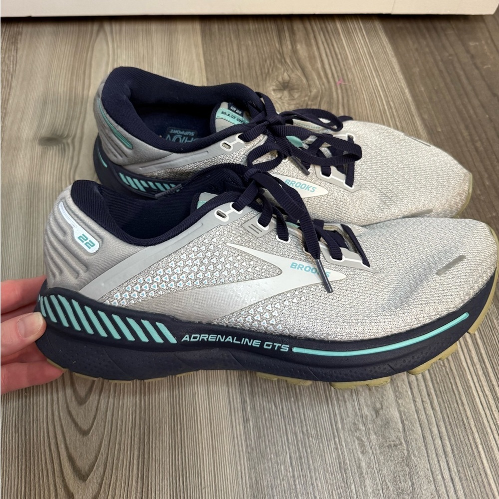 Brook’s Women’s Adrenaline GTS 23 Athletic Shoe